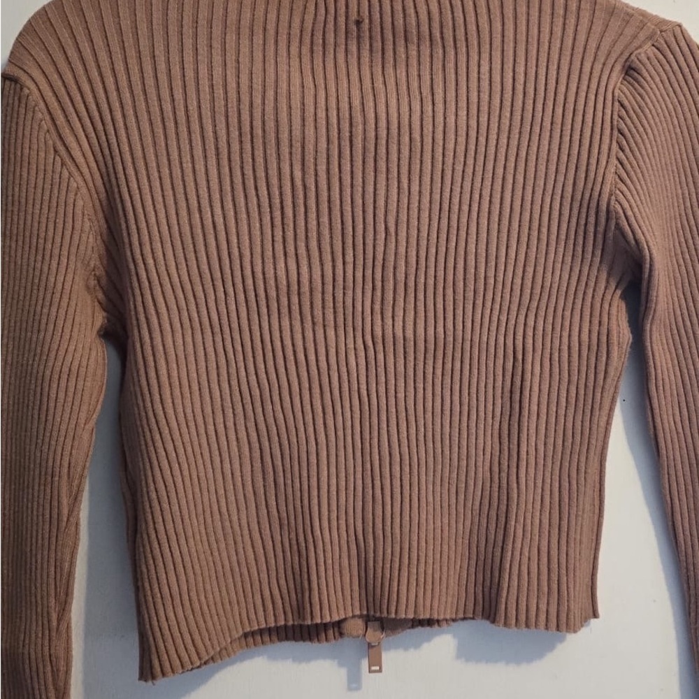 Stylish Ribbed Zip-Up Crop Top - Picture 11 of 14